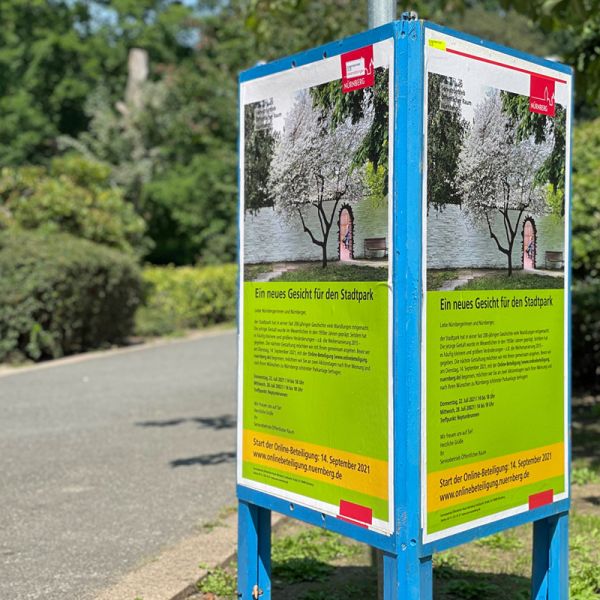 Plakat zur Bürgerbeteiligung am Stadtpark-Eingang